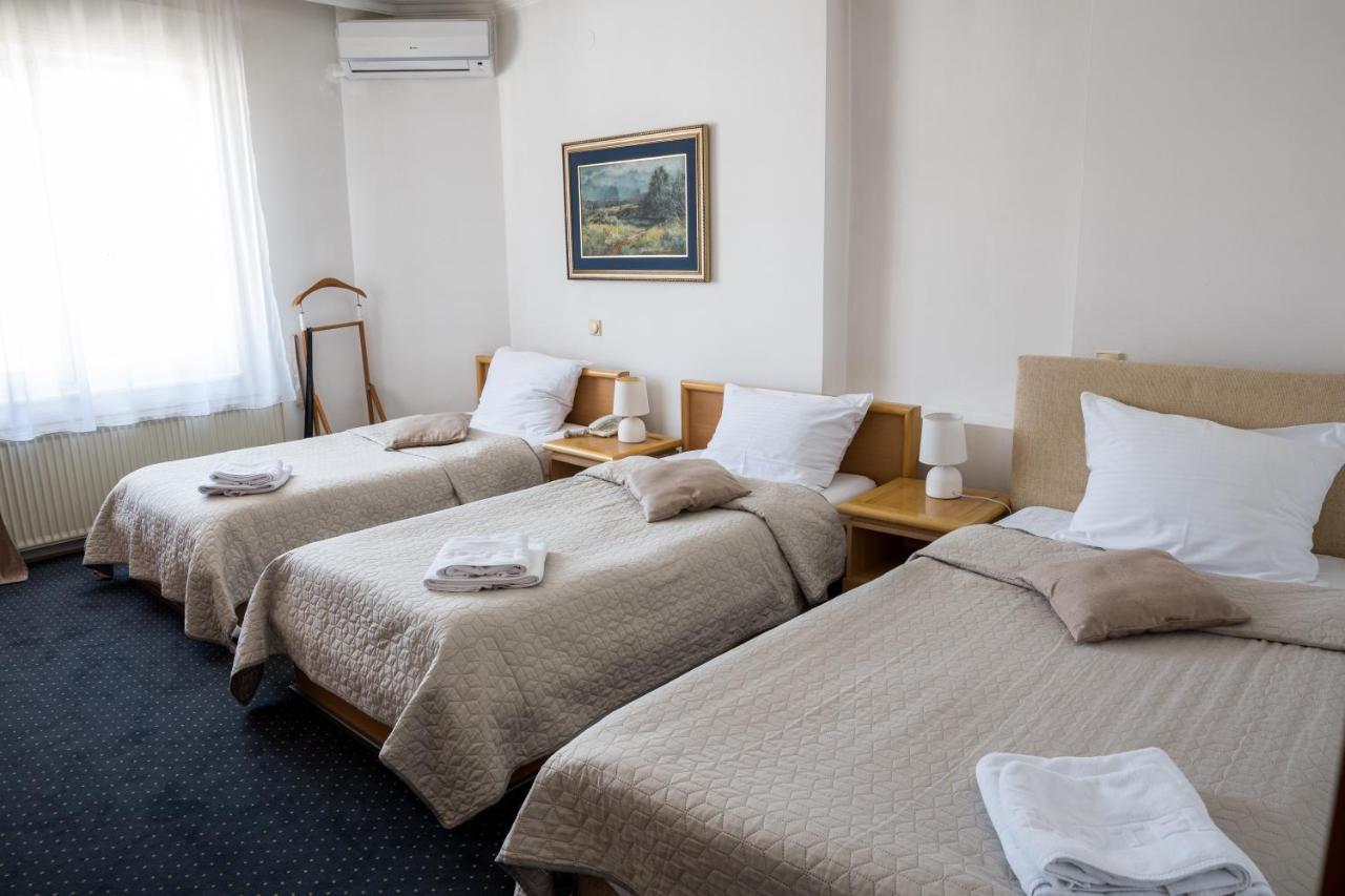 Ni Garni Hotel Panorama Lux מראה חיצוני תמונה