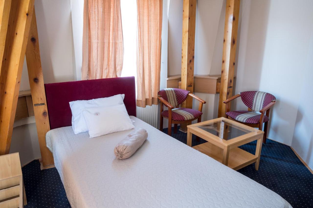 Ni Garni Hotel Panorama Lux מראה חיצוני תמונה