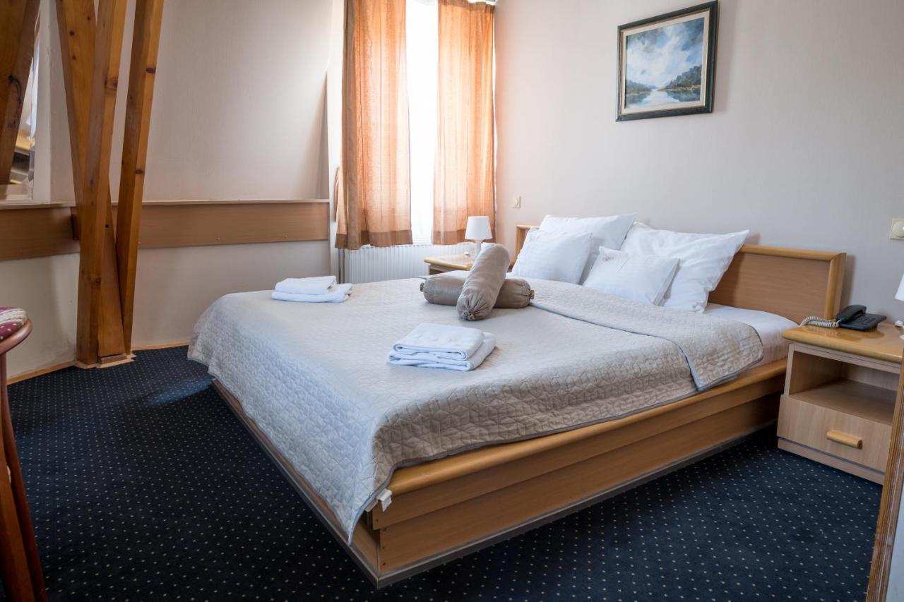 Ni Garni Hotel Panorama Lux מראה חיצוני תמונה