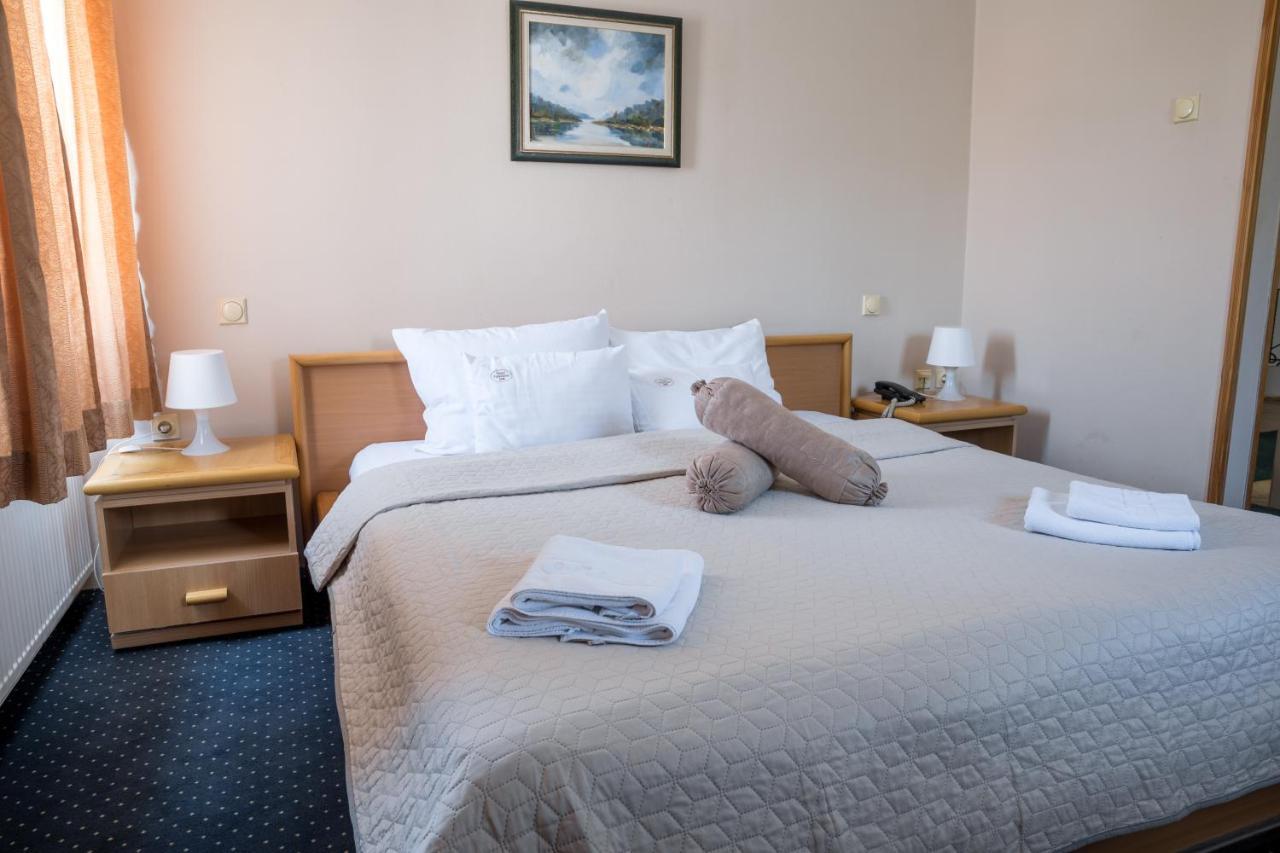 Ni Garni Hotel Panorama Lux מראה חיצוני תמונה