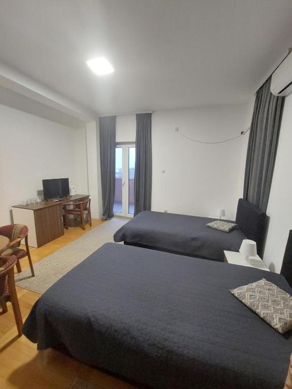 Ni Garni Hotel Panorama Lux מראה חיצוני תמונה