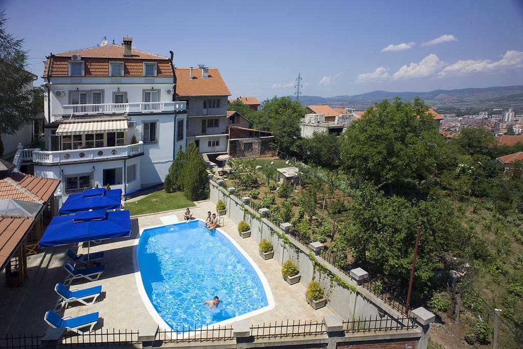 Ni Garni Hotel Panorama Lux מראה חיצוני תמונה