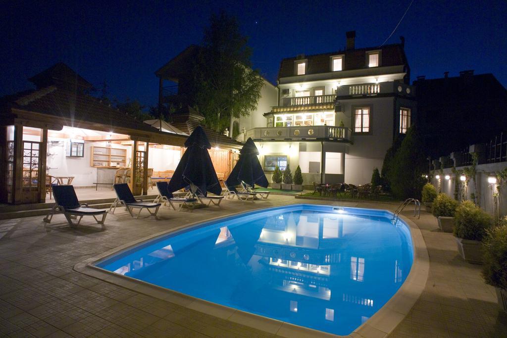 Ni Garni Hotel Panorama Lux מראה חיצוני תמונה