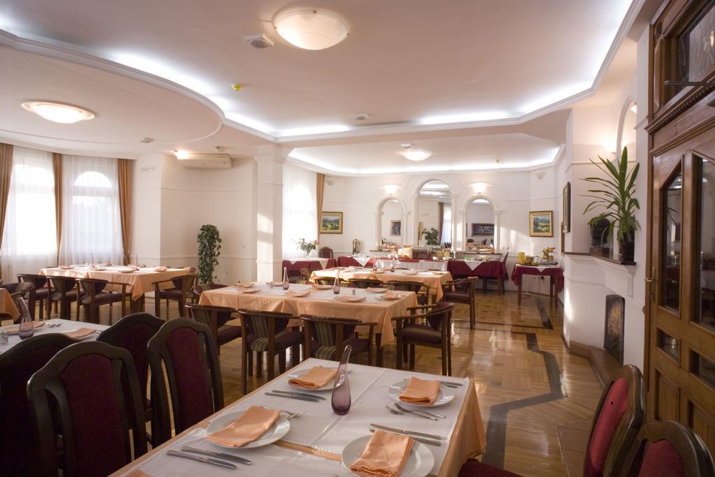 Ni Garni Hotel Panorama Lux מראה חיצוני תמונה