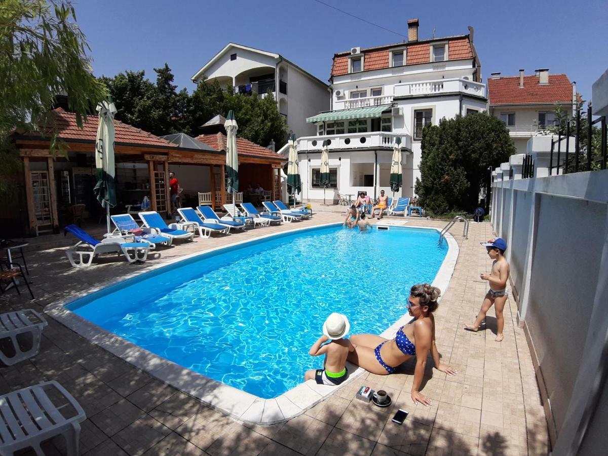 Ni Garni Hotel Panorama Lux מראה חיצוני תמונה